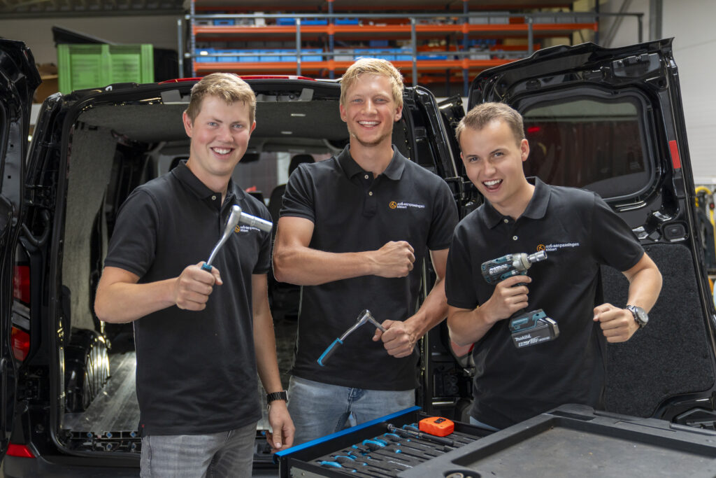 team van rolstoelbus monteurs kikkert